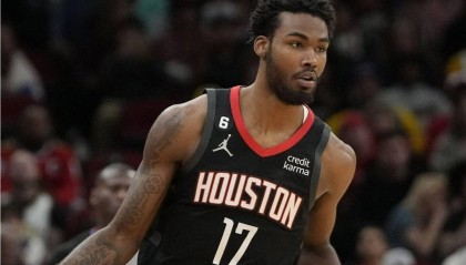 队记：火箭与伊森正在积极沟通续约合同，希望能尽快达成协议